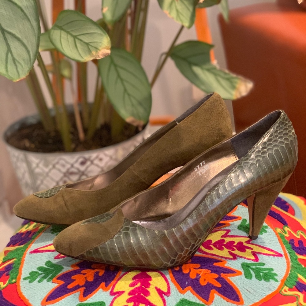 Retro Green Pumps